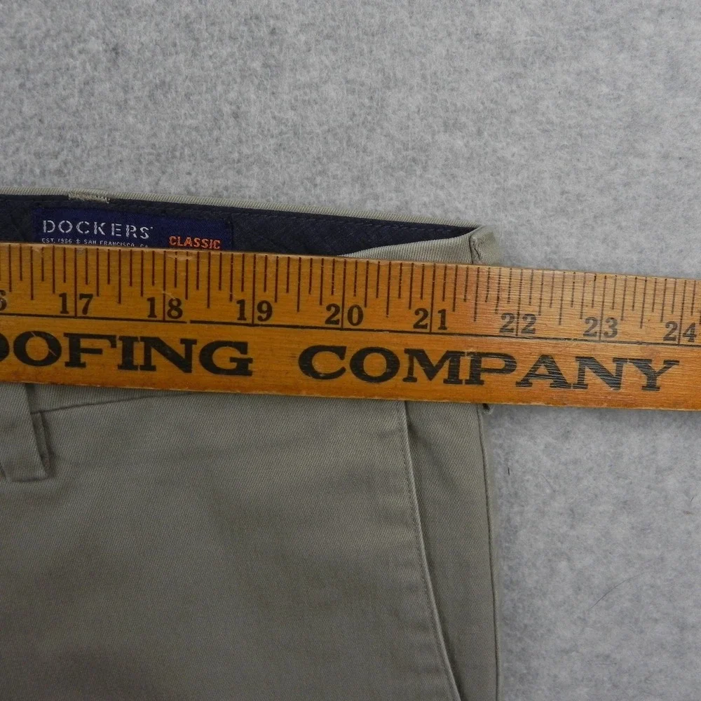 Dockers Signature Khaki Pants Mens 42x32 Classic Fit Tan Flex Comfort Chinos
